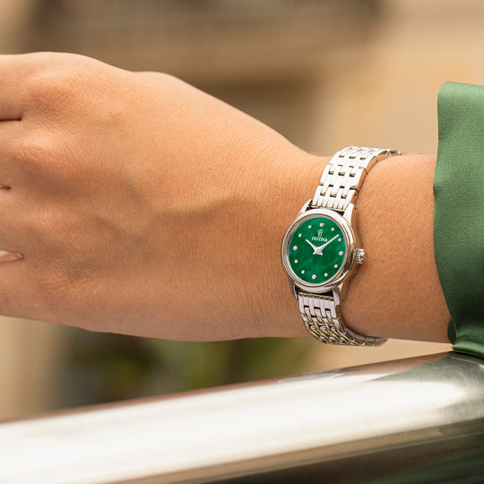 Montre femme Festina MADEMOISELLE F20749/5 – cadran vert bracelet acier – portée