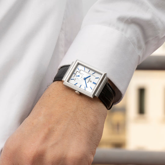 Heren horloge Festina ON THE SQUARE F20775/2 – leren band met zilveren wijzerplaat – gedragen