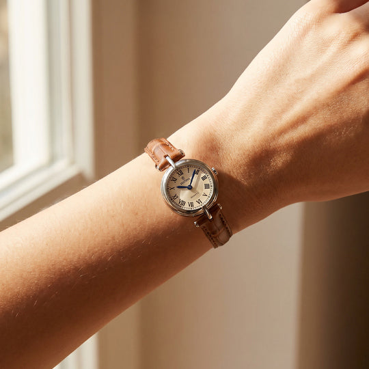 Montre femme Festina MADEMOISELLE F20787/2 – cadran doré bracelet cuir – portée