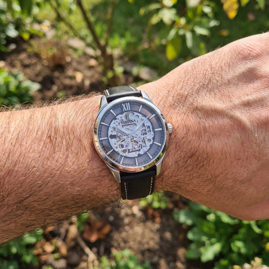 Montre homme Festina AUTOMATIC F20793/1 – cadran noir bracelet cuir – portée