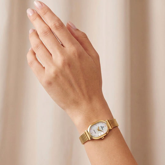 Montre femme Festina F20799/2 – cadran blanc bracelet acier doré – portée
