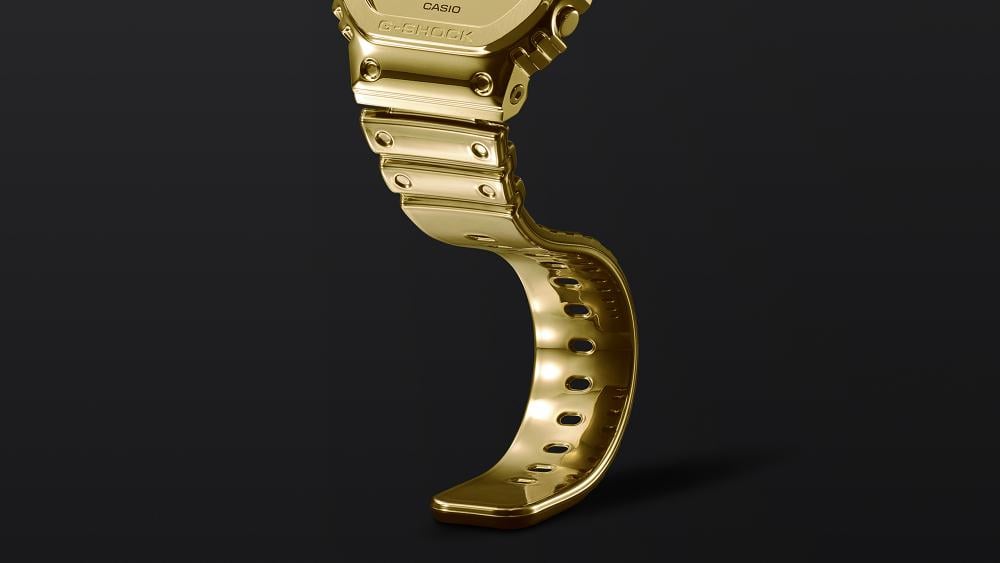 Collection G-Shock - GM-5600YMG-9ER - Montre Casio – montre numérique à lunette métallique dorée, bracelet en silicone doré – vue 5