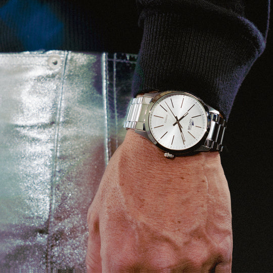 Montre homme Lotus Minimalist For Him 15959/1 – cadran blanc bracelet acier – portée