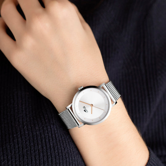 Montre femme Lotus Minimalist For Her 18790/1 – cadran argenté bracelet acier – portée
