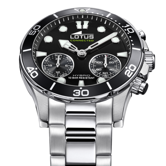Montre connectée homme Lotus Connected 18800/2 – cadran noir bracelet acier – vue de trois-quarts