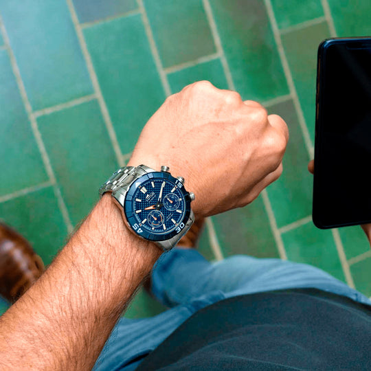 Montre connectée homme Lotus Connected 18810/3 – cadran bleu bracelet acier – portée