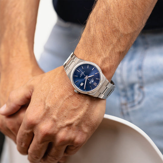 Montre homme Lotus Freedom 18835/2 – cadran bleu bracelet acier – portée