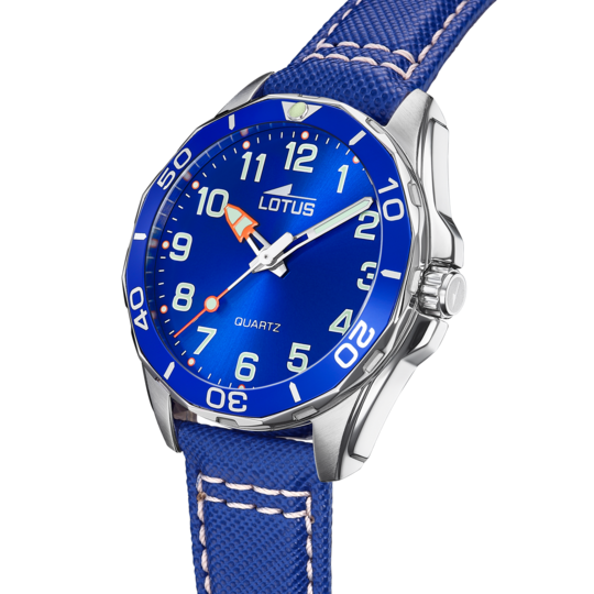 Montre enfant Lotus Junior 18861/1 – cadran bleu bracelet cuir – vue de trois-quarts 3