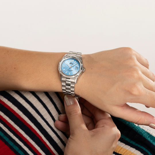 Montre femme Lotus Freedom 18930/3 – cadran bleu bracelet acier – portée