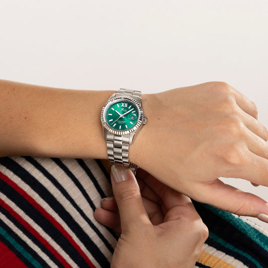 Montre femme Lotus Freedom 18930/4 – cadran vert bracelet acier – portée