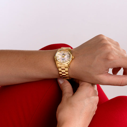 Montre femme Lotus Freedom 18932/1 – cadran blanc bracelet acier doré – portée