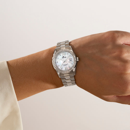 Montre femme Lotus Freedom 18933/1 – cadran blanc bracelet acier – portée
