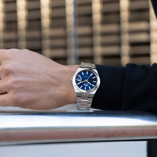 Montre homme Lotus Automatic 18996/2 – cadran bleu bracelet acier – portée