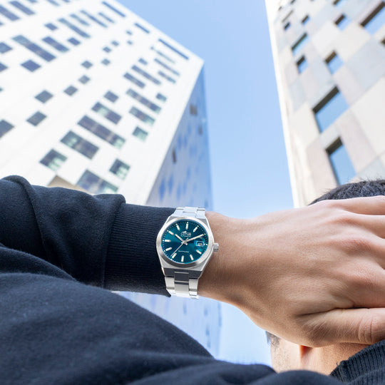 Montre homme Lotus Automatic 18996/4 – cadran bleu bracelet acier – portée
