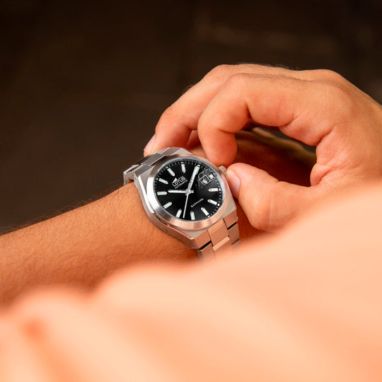Montre homme Lotus Automatic 18996/5 – cadran noir bracelet acier – portée 2