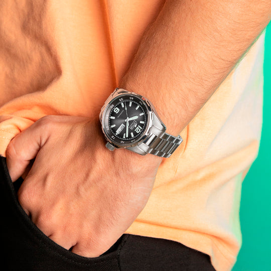 Montre homme Lotus Automatic 18997/4 – cadran gris bracelet acier – portée
