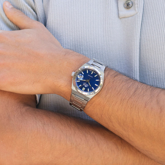 Montre homme Lotus Automatic 18999/2 – cadran bleu bracelet acier – portée