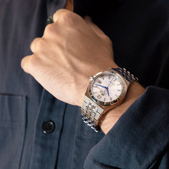 Montre homme Lotus Automatic 19000/1 – cadran argenté bracelet acier – portée 2