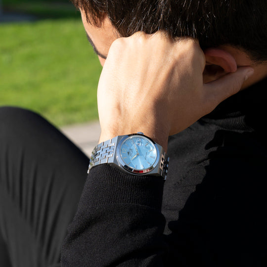 Montre homme Lotus Automatic 19000/2 – cadran bleu bracelet acier – portée