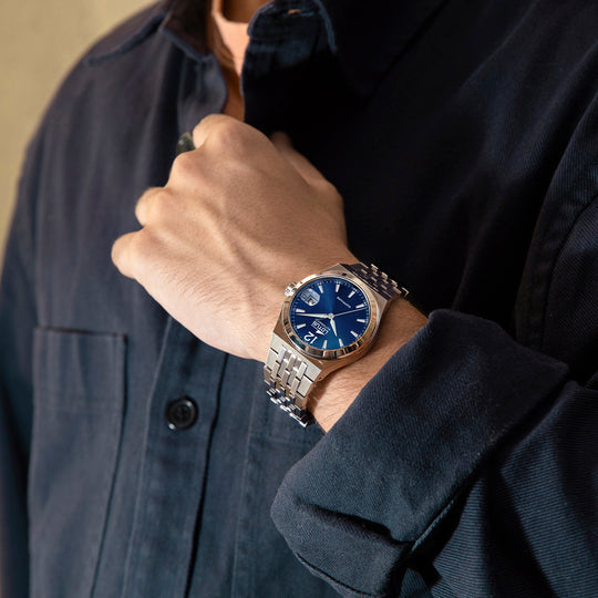 Montre homme Lotus Automatic 19000/3 – cadran bleu bracelet acier – portée 2