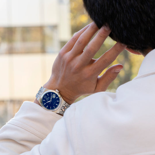 Montre homme Lotus Automatic 19000/3 – cadran bleu bracelet acier – portée