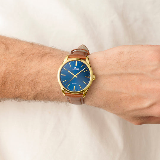 Montre homme Lotus Minimalist For Him 19067/2 – cadran bleu bracelet cuir – portée