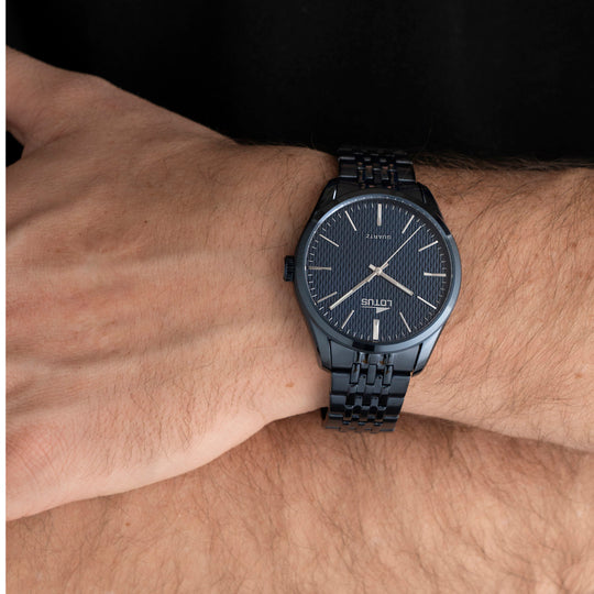 Montre homme Lotus Minimalist For Him 19069/1 – cadran bleu bracelet acier – portée