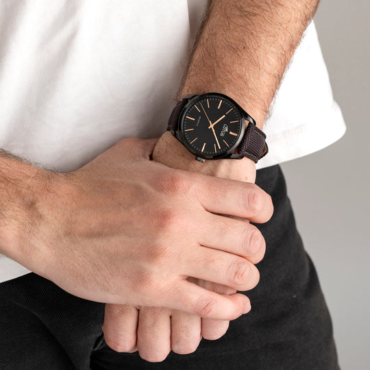 Montre homme Lotus Minimalist For Him 19070/2 – cadran noir bracelet nylon – portée
