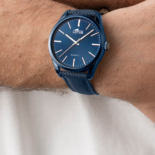 Montre homme Lotus Minimalist For Him 19071/1 – cadran bleu bracelet nylon – portée