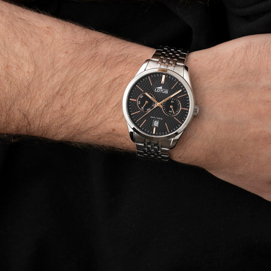 Montre homme Lotus Multifunction 19072/4 – cadran noir bracelet acier – portée