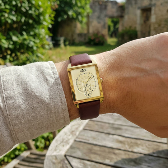 Montre homme Lotus Square Series 19079/2 – cadran doré bracelet cuir – portée