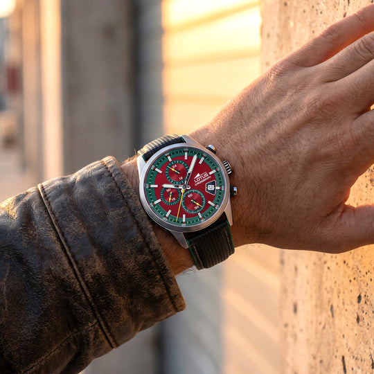 Montre homme Lotus Pulse 19085/4 – cadran rouge bracelet cuir – portée