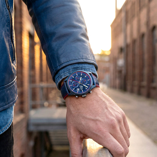 Montre homme Lotus Pulse 19087/2 – cadran bleu bracelet cuir – portée