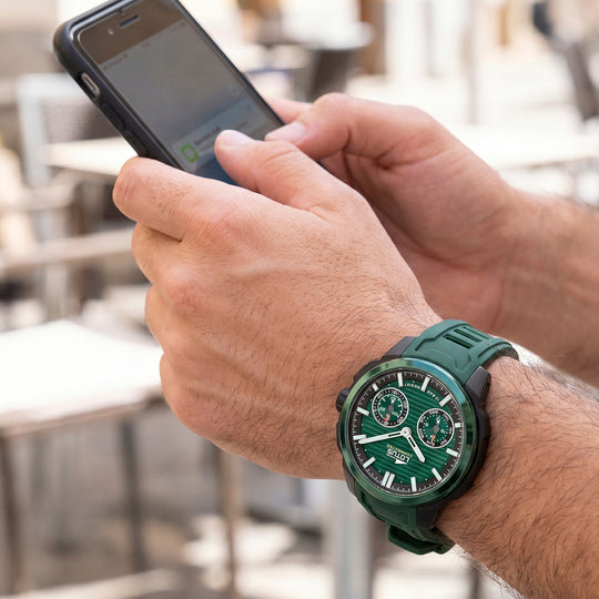 Montre connectée homme Lotus Connected 19092/3 – cadran vert bracelet silicone – portée