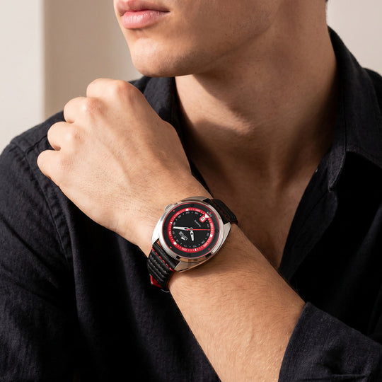Montre homme Lotus Pulse 19096/2 – cadran noir bracelet cuir – portée
