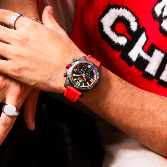 Montre connectée homme Lotus Connected 20000/6 – cadran rouge bracelet souple – portée
