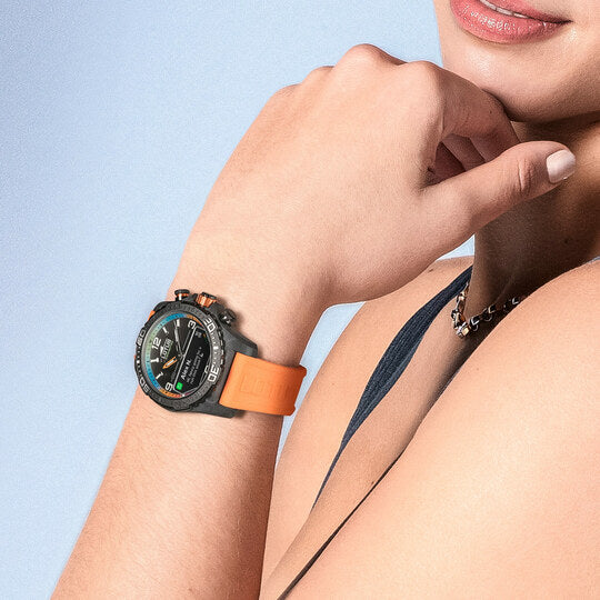 Montre connectée homme Lotus Connected 20000/7 – cadran multicolore bracelet souple – portée