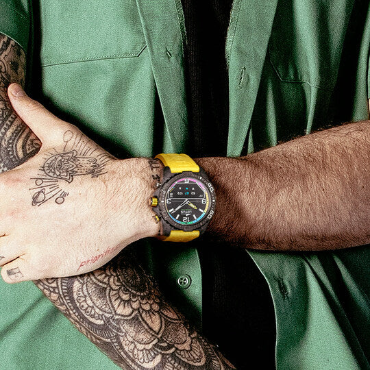 Montre connectée homme Lotus Connected 20000/8 – cadran jaune bracelet souple – portée