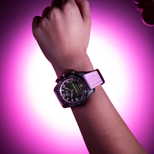 Montre connectée homme Lotus Connected 20000/9 – cadran rose bracelet souple – portée 2
