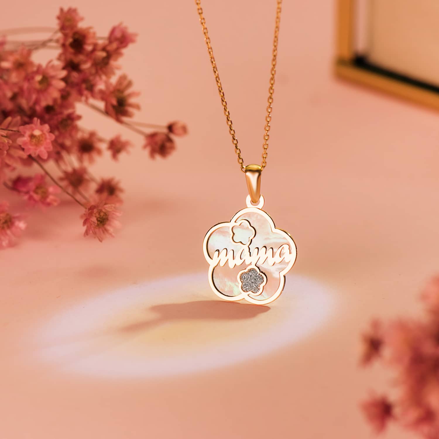 18K gult gull anheng halskjede i blomster- og brystform med hjerte og diamantstøv 15X15MM