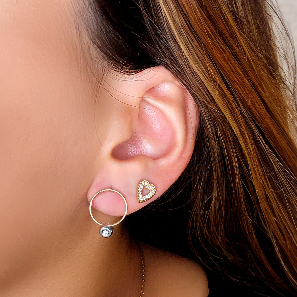 18K Boucles d'oreilles en Or Jaune Coeur 9X7 mm 28 Zircons. Poussettes
