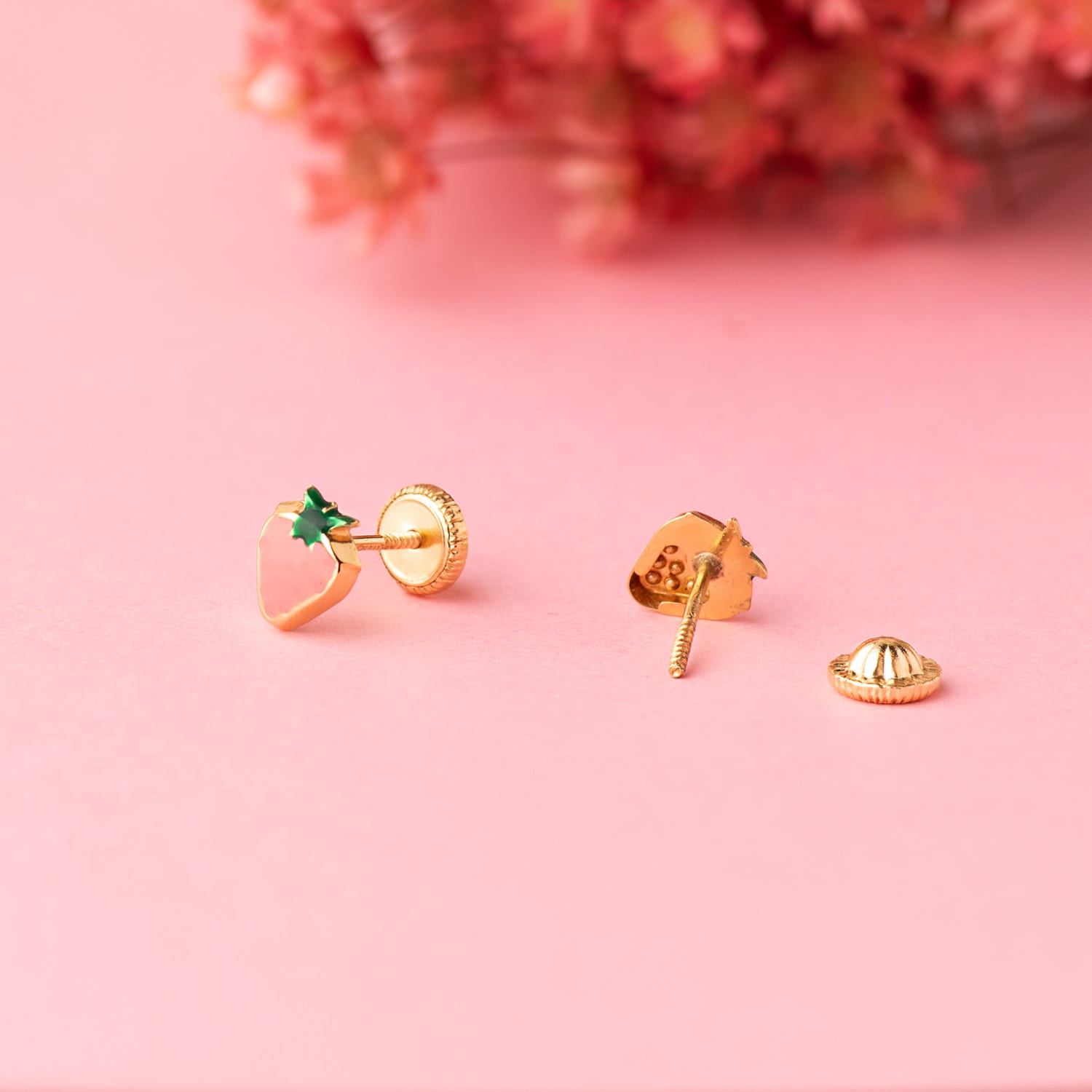 Pendientes Oro Amarillo 18K Esmalte Rosa Fresa 6 X 5 mm Cierre Rosca