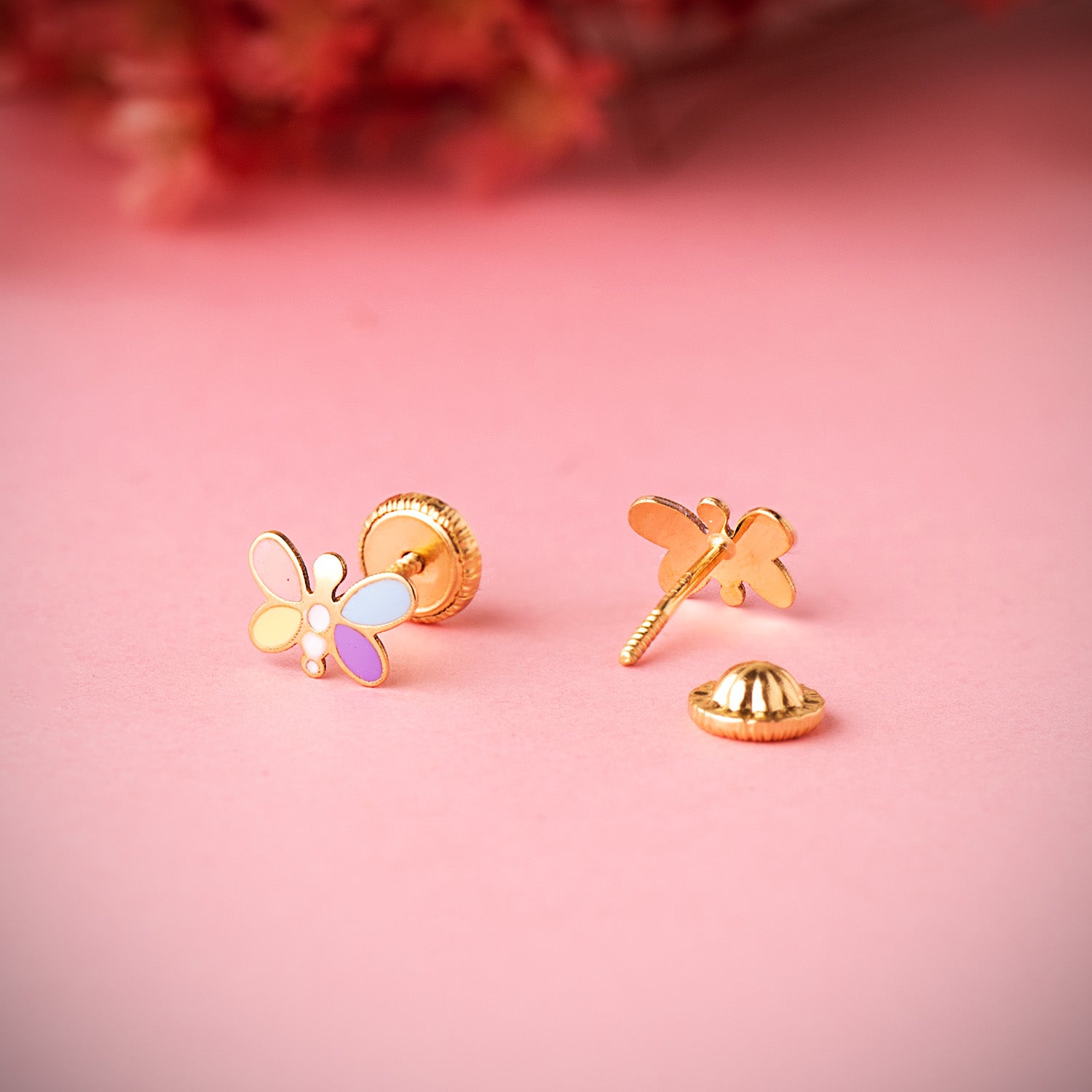 Brincos de libélula em ouro amarelo 18K com esmalte pastel e fecho de parafuso de 7 x 5 mm
