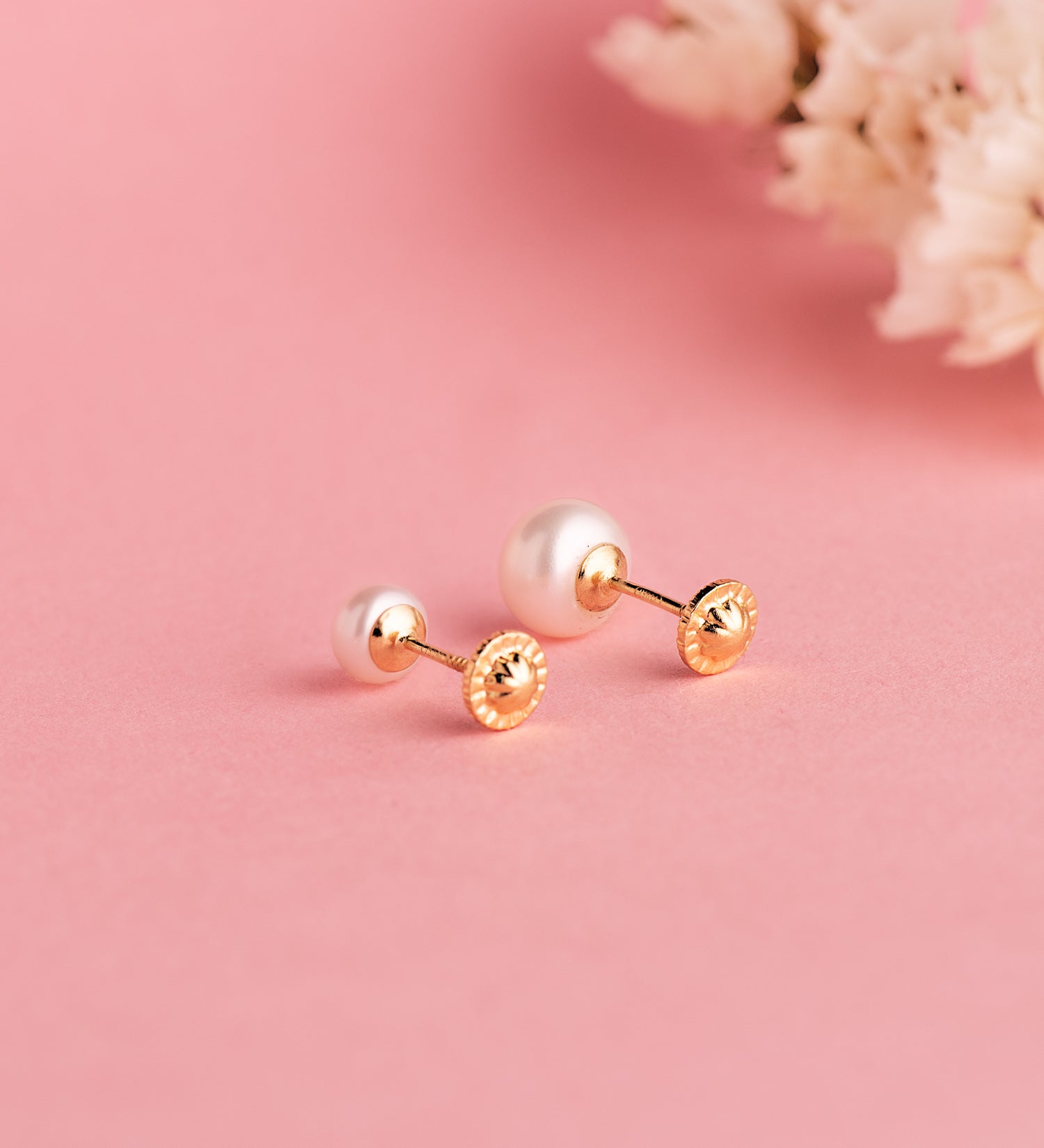 Boucles d'oreilles en Or Jaune 18K avec Perles en Forme de C?ur à Lintérieur Mesurant: 7 mm Fermoir a Vis