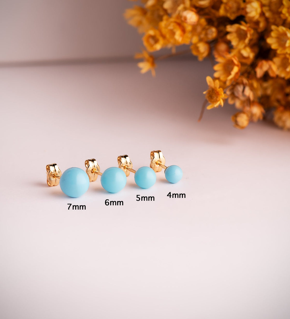 Boucles d'oreilles clous coquillage 4 mm – Or jaune 18 carats – Poussette / Turquoise, vue 2