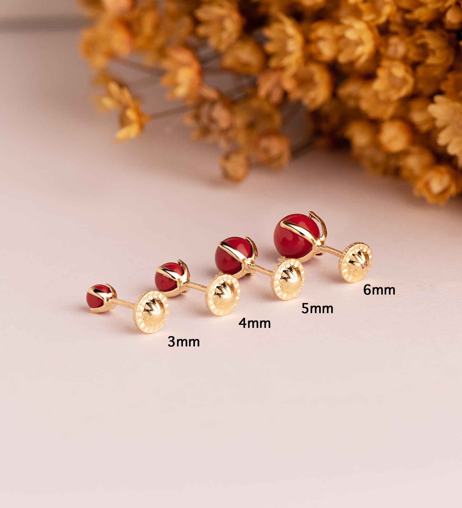 Boucles d'oreilles en Or Jaune 18K Corail avec 4 Griffes Taille : 4 mm Fermoir a Vis