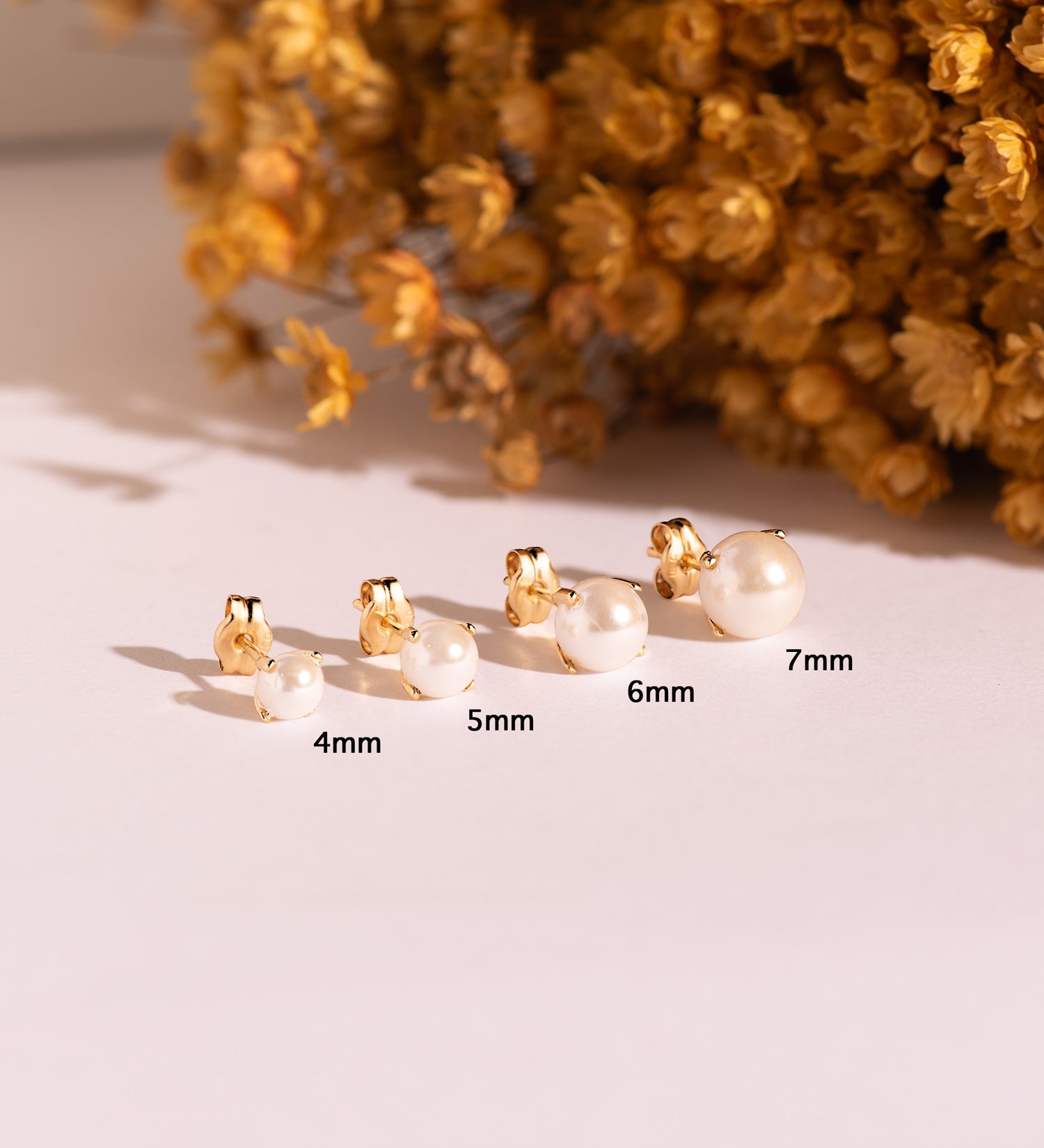 Boucles d'oreilles Perles en Or Jaune 18K avec 4 Griffes Taille : 7 mm Fermoir Poussettes Papillon