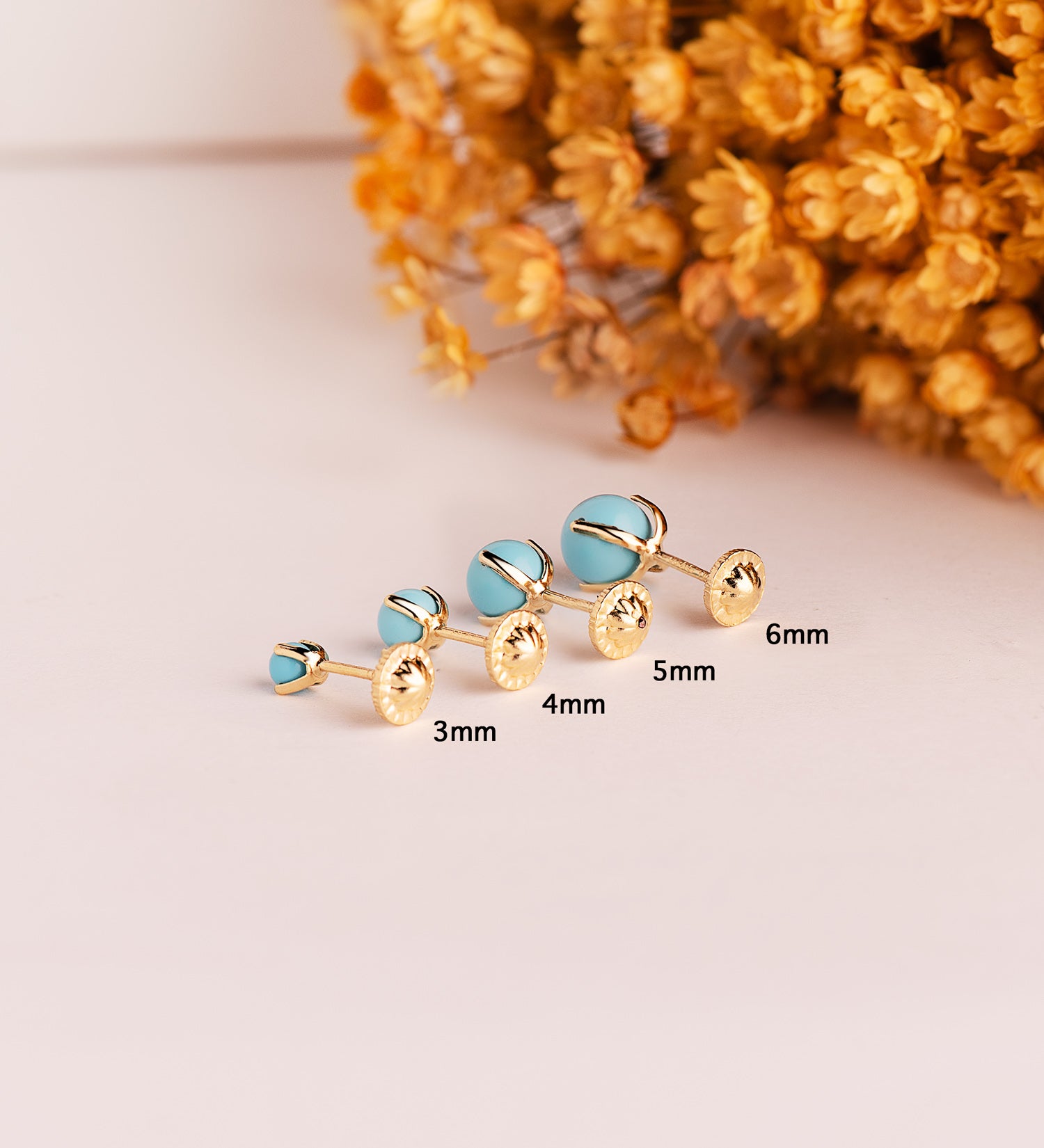 Boucles d'oreilles Turquoise en Or Jaune 18K avec 4 Griffes Taille : 6 mm Fermoir a Vis
