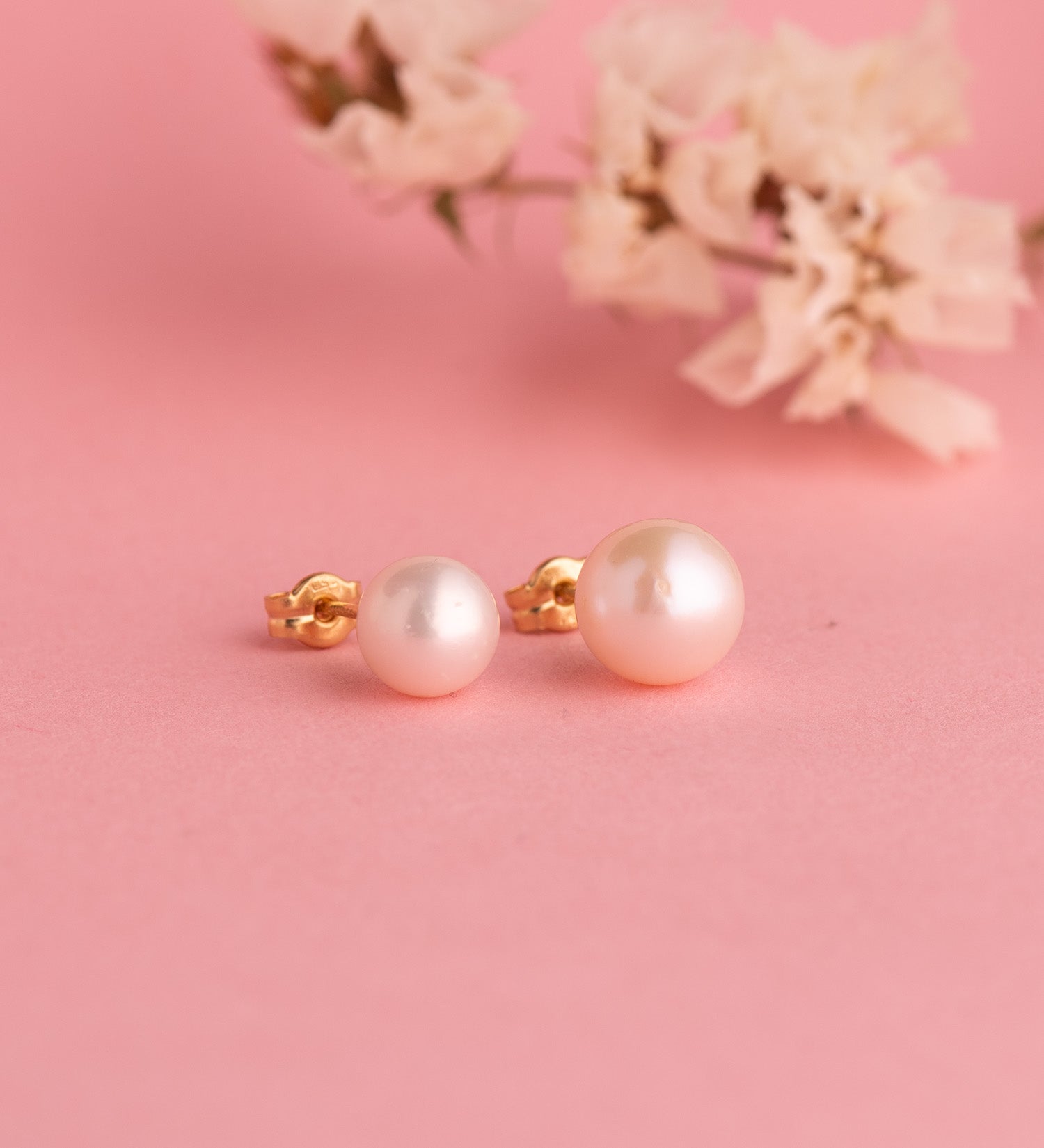 Boucles d'oreilles Or Jaune 18K Perle de Culture 7 - 7,5 mm avec Coquillage Fermoir Poussettes Papillon