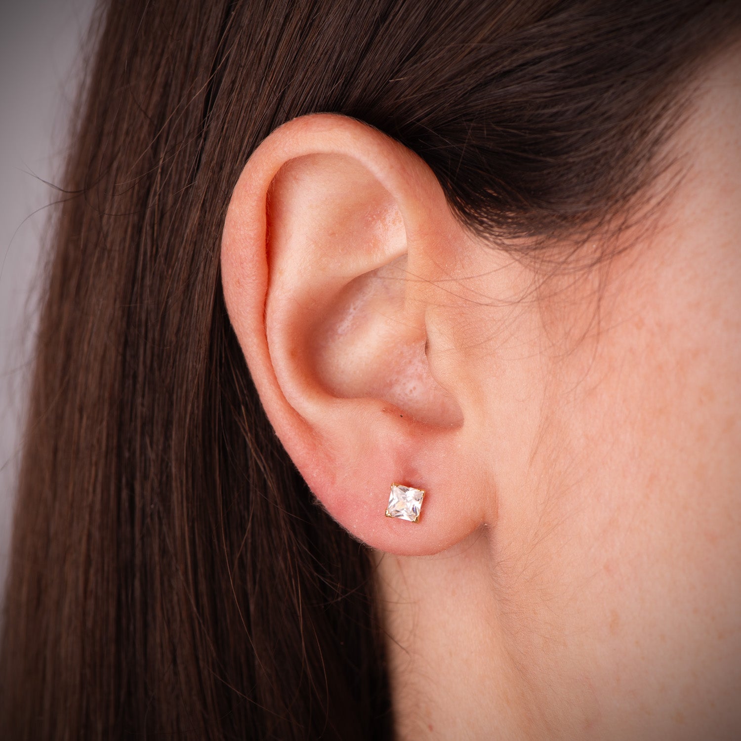 Boucles d'oreilles Carrées Zircone Or Jaune 18K à 4 Griffes Largeur: 3,5MM Fermoir a Vis